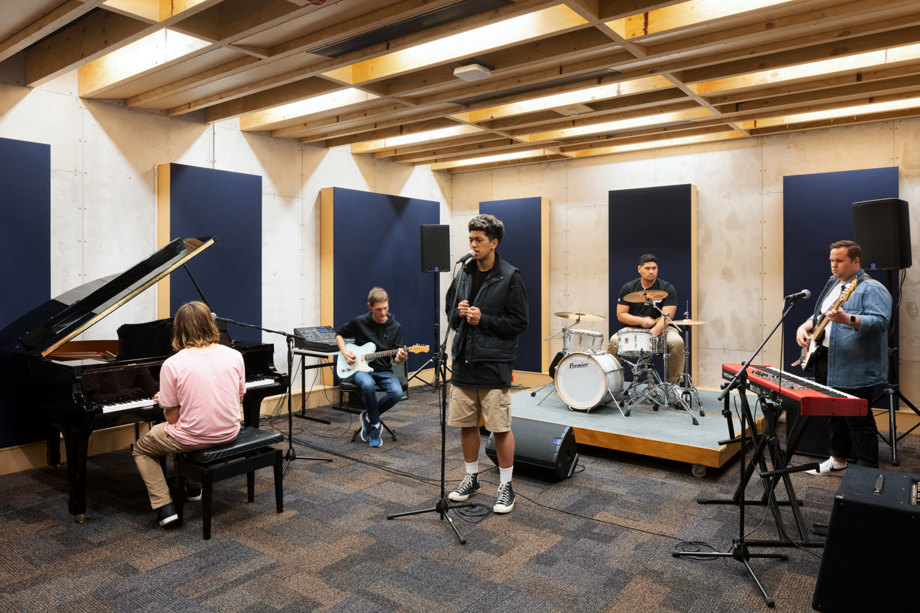 92A2301 Edit Commercial music students practice in the rehearsal studio